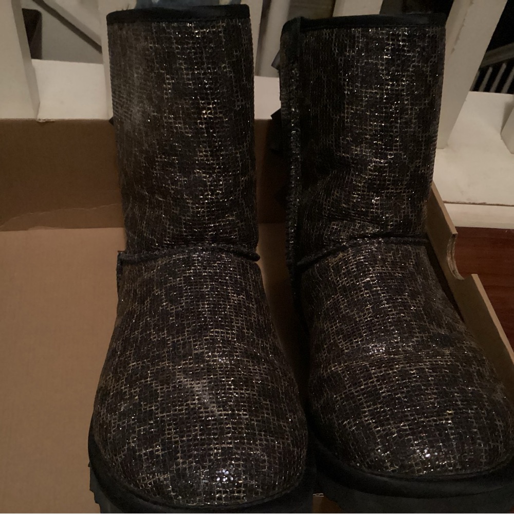 UGG Australia - Bailey Bow Glitter Leopard